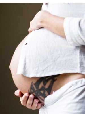 Tatouage : 4 questions &agrave; se poser quand on est enceinte !